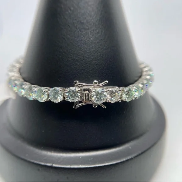 28 Carat Moissanite Diamond Tennis Bracelet 18K 925 Brilliant Round Cut 6.5mm - Picture 4 of 9
